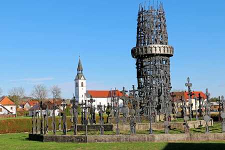 Skulptura - zbirka križev